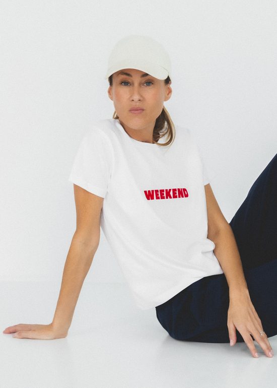t-shirt na weekend, z nadrukiem czerwonym, damski, biały, bawełniany, bawełna, by the moon, polska marka