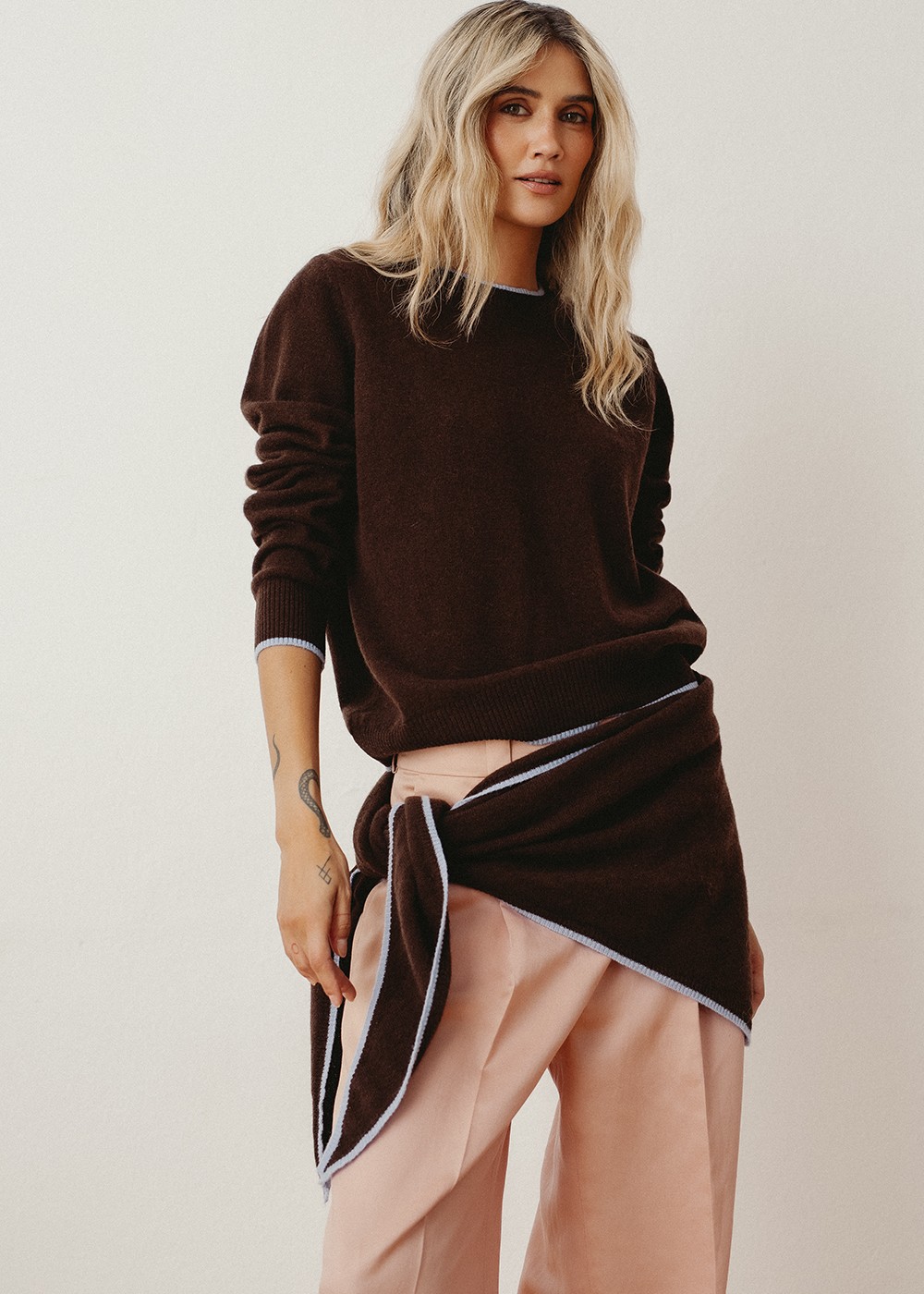 brązowy sweter merino, czekoladowy, chusta merino brazowa, polska marka, wyprodukowane w polsce, slow fashion