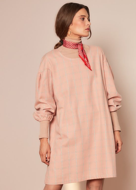 różowa tunika damska w kratę, kratke, pudrowy róż, do kolan