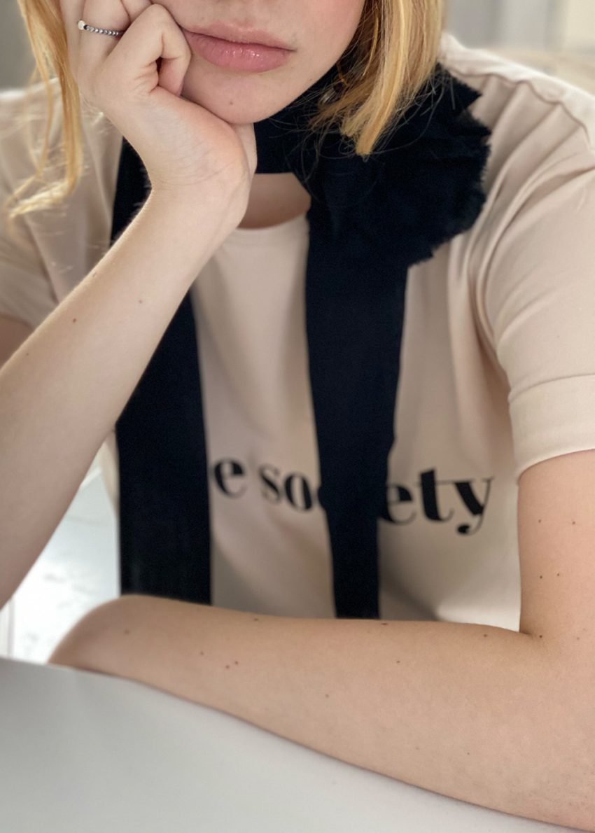 bawełniany t-shirt damski, koszulka damska, kremowa, bezowa, ecru, bawełna organiczna, z organicznej bawełny, z nadrukiem love society