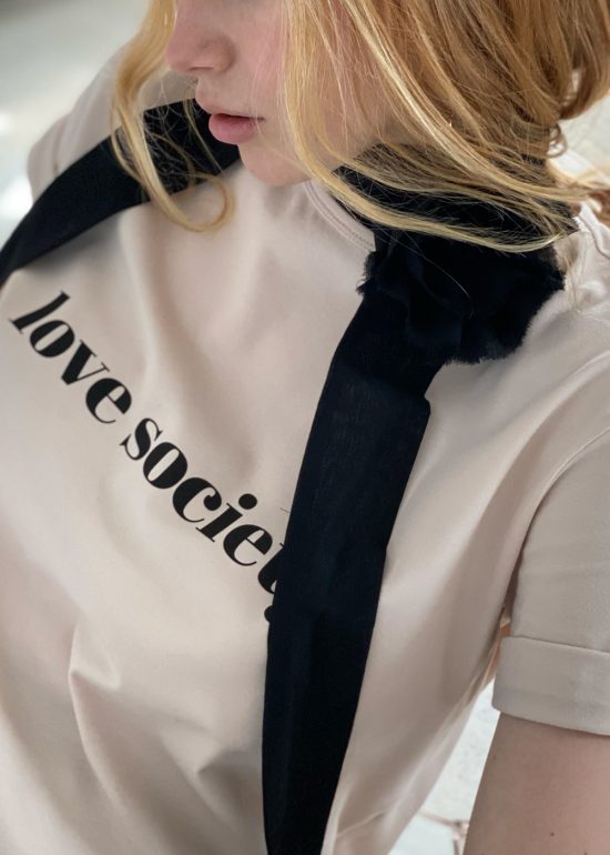 damski t-shirt ecru, kremowy, bezowy, z bawełny organicznej, z nadrukiem love society