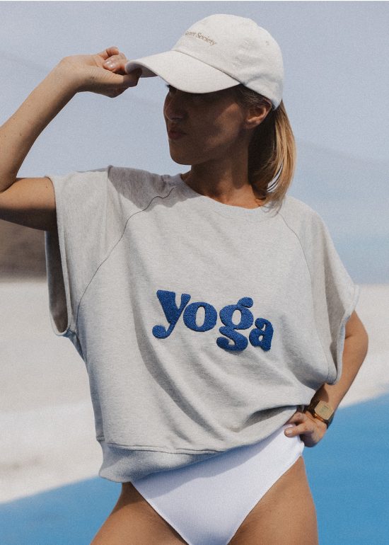 szary top damski, bezrękawnik, dzianinowy, bawełna, melange, melanż, z haftem yoga, na jogę, casual, sportowy, na wakacje, by the moon