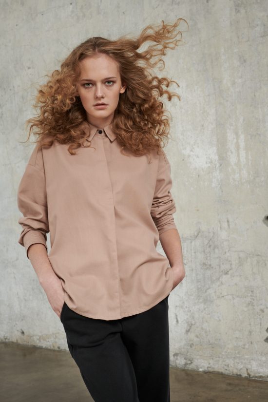 różowa bluzka damska, pudrowy róż, luźna, oversize. polska marka, bawełna