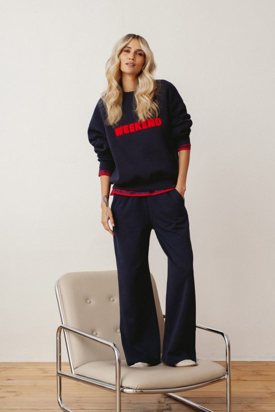 dresy damskie, komplet dresowy granatowy, z napisem WEEKEND, polska marka, szerokie spodnie dresowe granatowe, niebieskie, bluza damska granatowa, niebieska