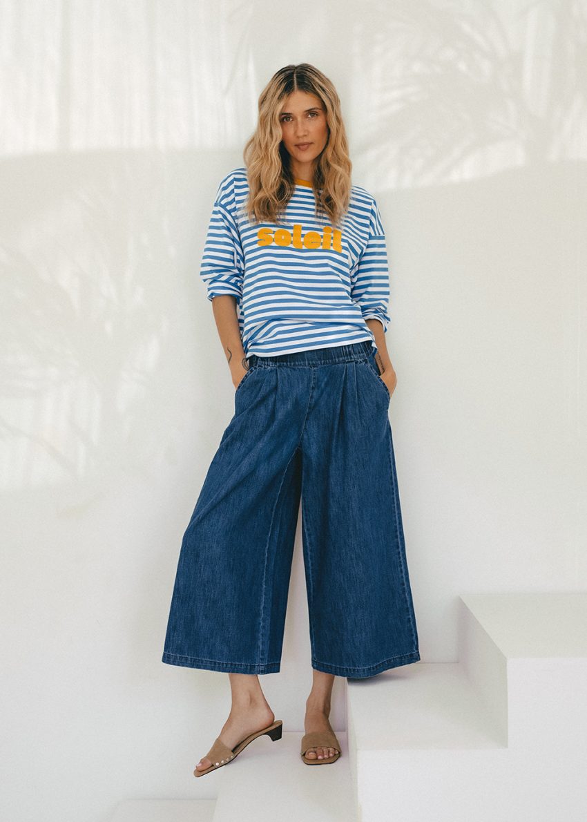damskie kuloty denimowe, z denimu, jeansowe, dżinsowe, jeans, na gumke, szerokie nogawki, longsleeve, bluzka z napisem soleil, w paseczki, paski niebiesko-białe