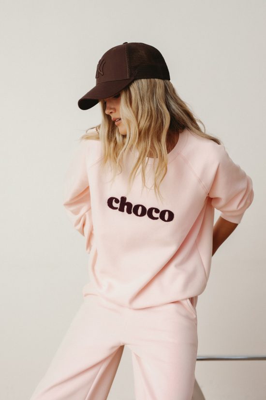bluza choco rose, jasno rózowa, pudrowy róż, z czekoladowym haftem choco