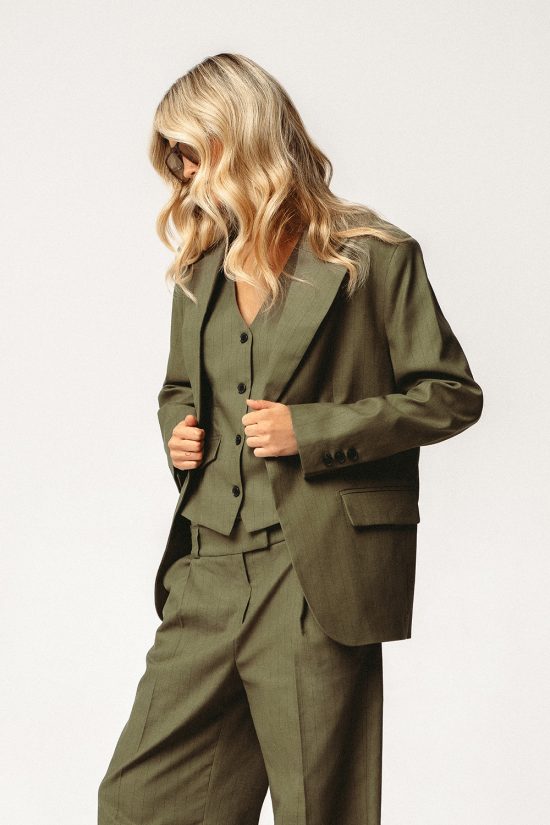 damski garnitur khaki, na jesień, polska marka, tenis, prążek