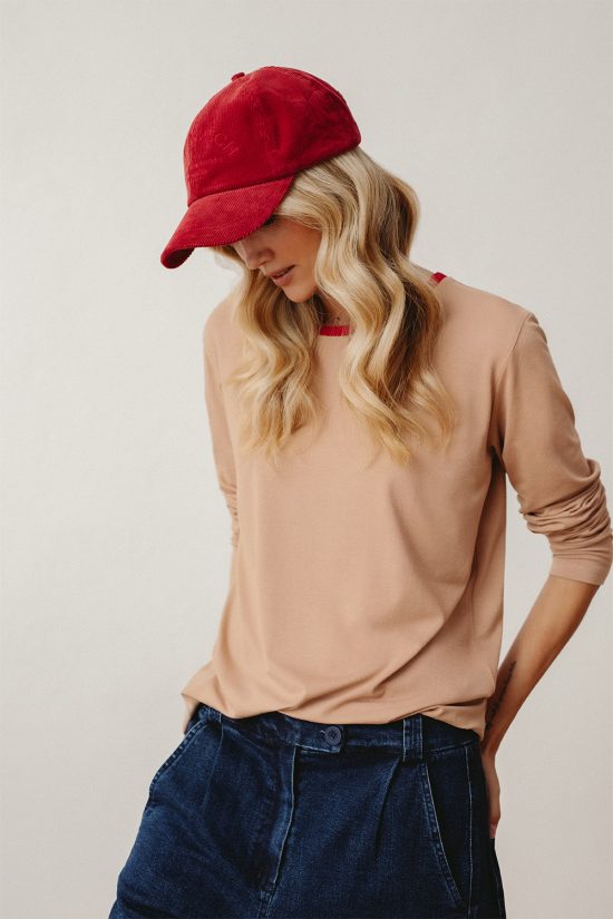 longsleeve z wiskozy, bezowy, camel, piaskowy, bluzka damska, jasna, polska marka, by the moon