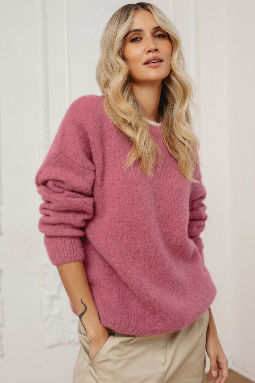 rózowy sweter z alpaki, wełniany, niegryzący, luźny, polska marka