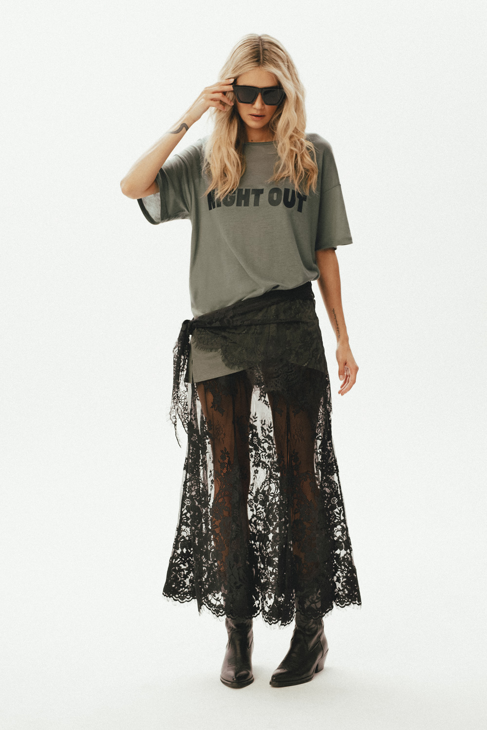 t-shirta damski khaki z nadrukiem nigh out, spódnica maxi długa koronkowa, z koronki, chusta