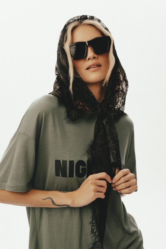 czarna chusta, chustka koronkowa, z koronki, polska marka, by the moon