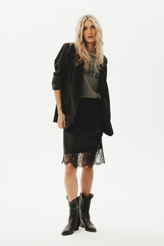 czarna marynarka damska, koronkowa spódnica, nowości by the moon