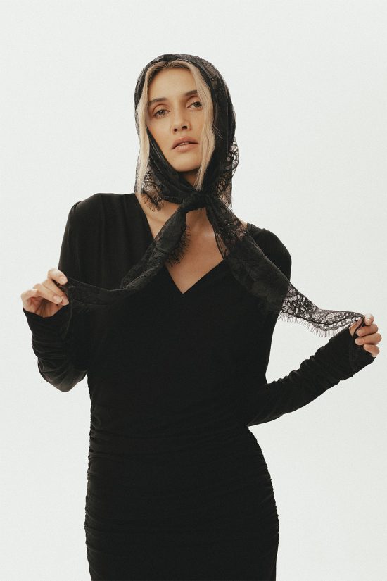 chusta koronkowa, z koronki, czarna, sukienka z dekoltem damska, dzianinowa