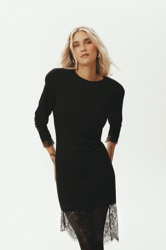dzianinowa czarna sukienka na wieczór, mała czarna, z koronka , koronkowa, bawełniana, polska marka, selena, by the moon
