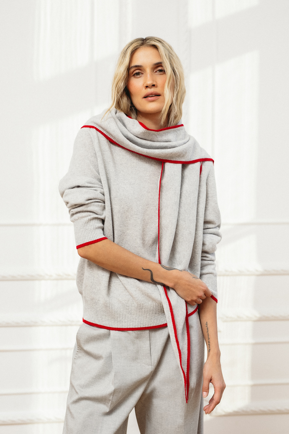 damski sweter, szary, 100% merino, cienki, wełniany, polska marka, noemi grey