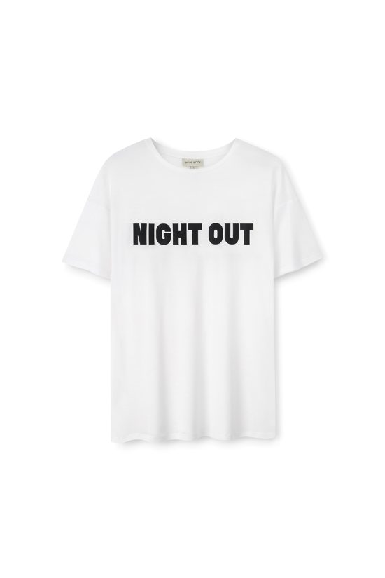 biały długi t-shirt oversize, z napisem Night out