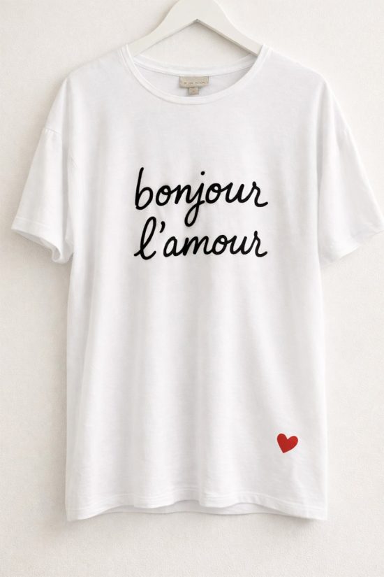 biały t-shirt damski, z napisem bonjour l'amour, na walentynki, długi, lyocell, polski produkt, marka by the moon