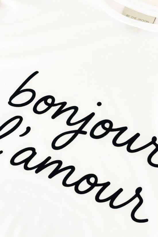 biały t-shirt z nadrukiem bonjour l'amour, na walentynki