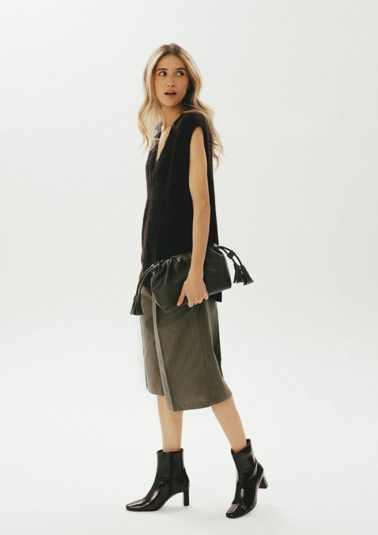 bermudy damskie khaki w tenis, w prązek, czarna kamizelka z koronka , wełniana, cienka, polska jakość, marka, by the moon