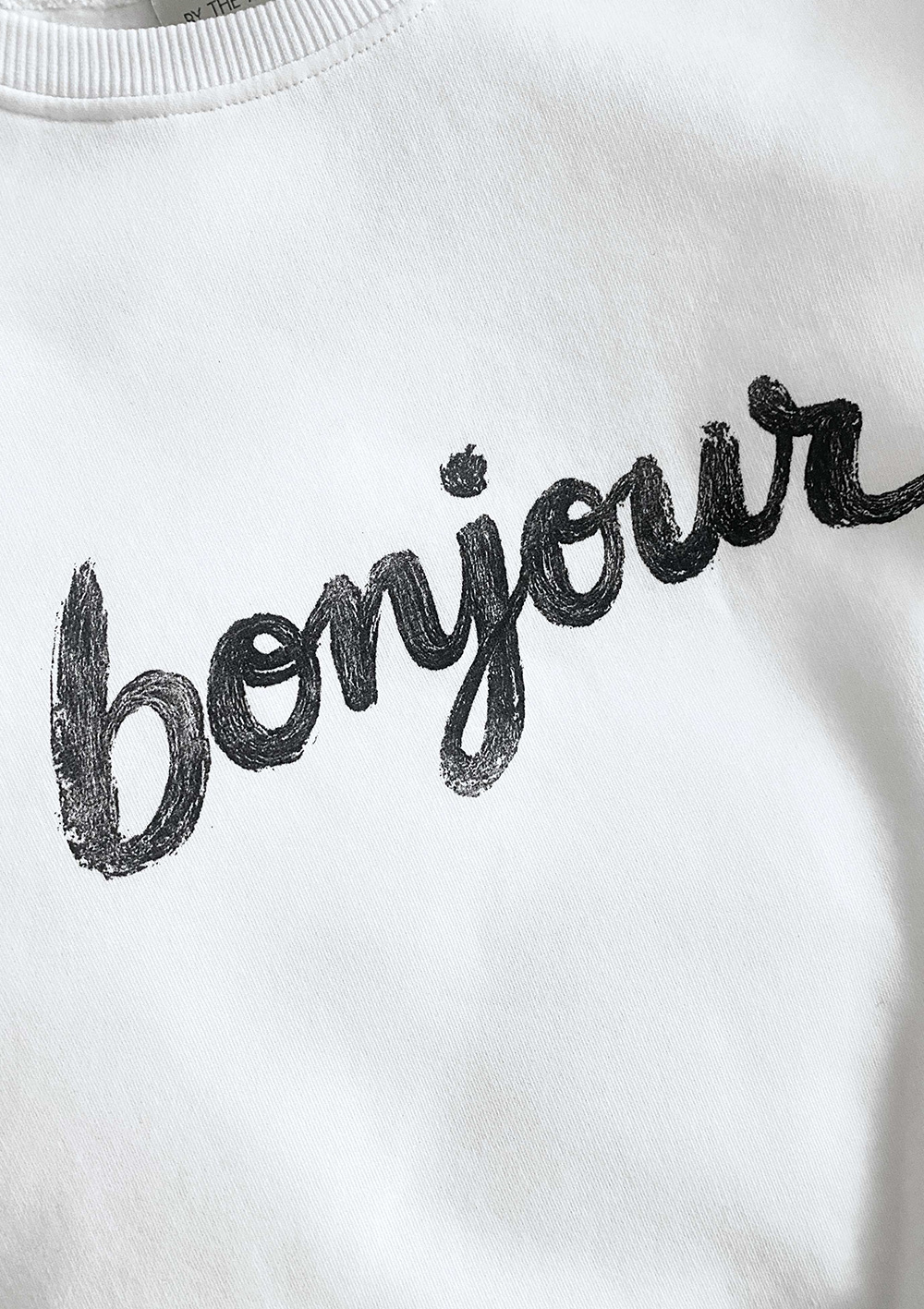 nadruk na bluzie, by the moon, bonjour, biała bluza