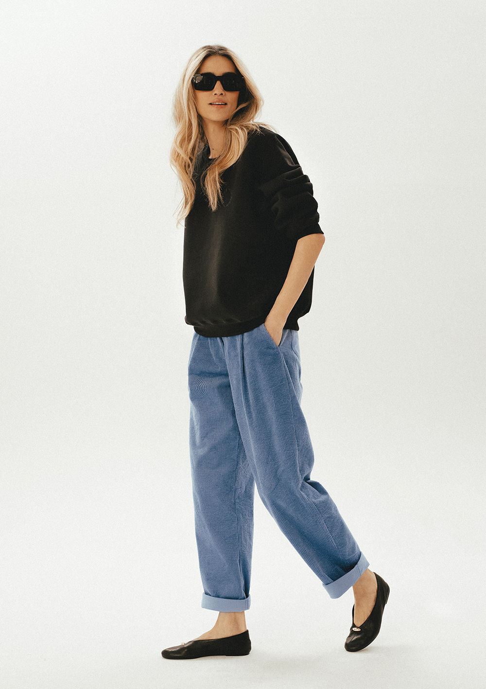 spodnie sztruksowe, sztruksy niebieskie, blue, damskie, boy-friendy, polska marka by the moon