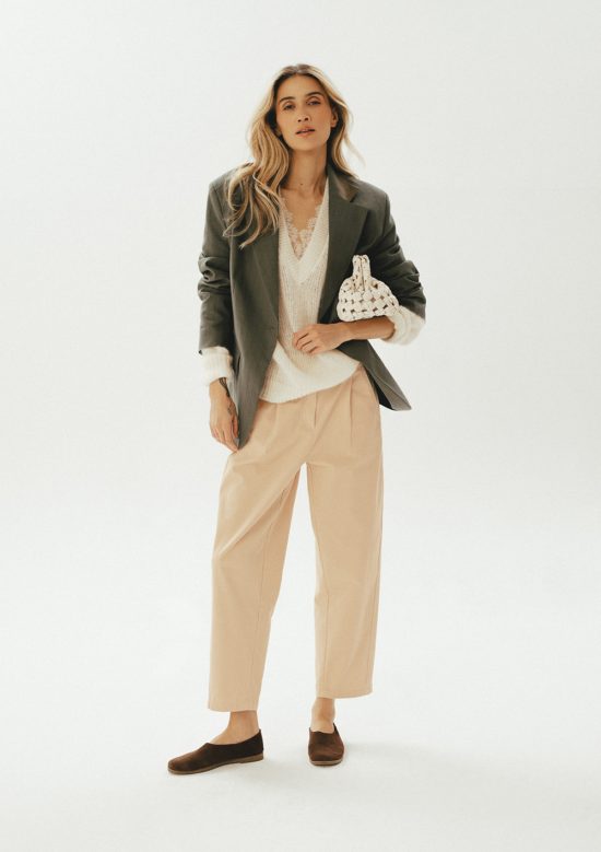 damskie spodnie chinosy, bezowe, kremowe, piaskowe, przed kostke, polska marka, bawełniane