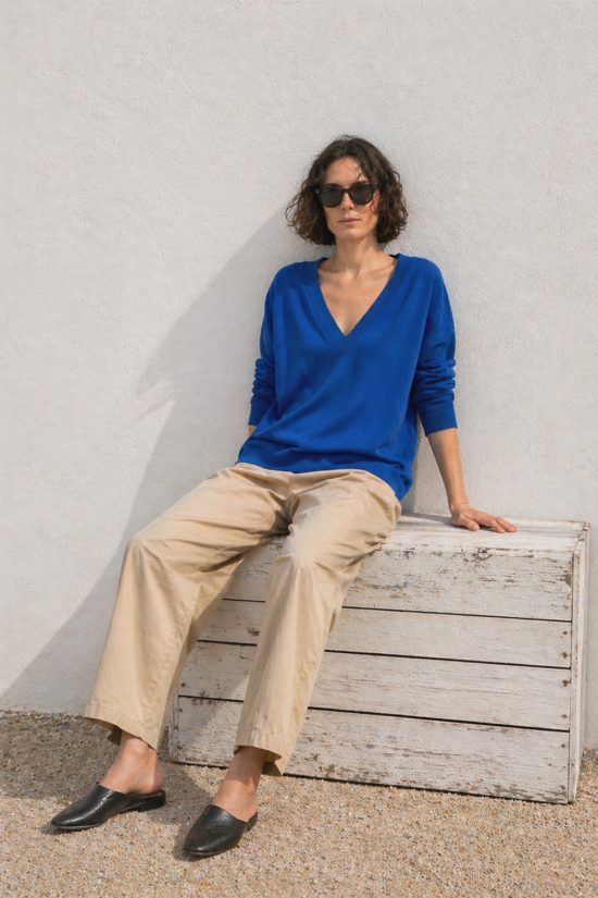 konaltowy, niebieski sweter damski, z dekoltem V, w serek, oversize, na lato