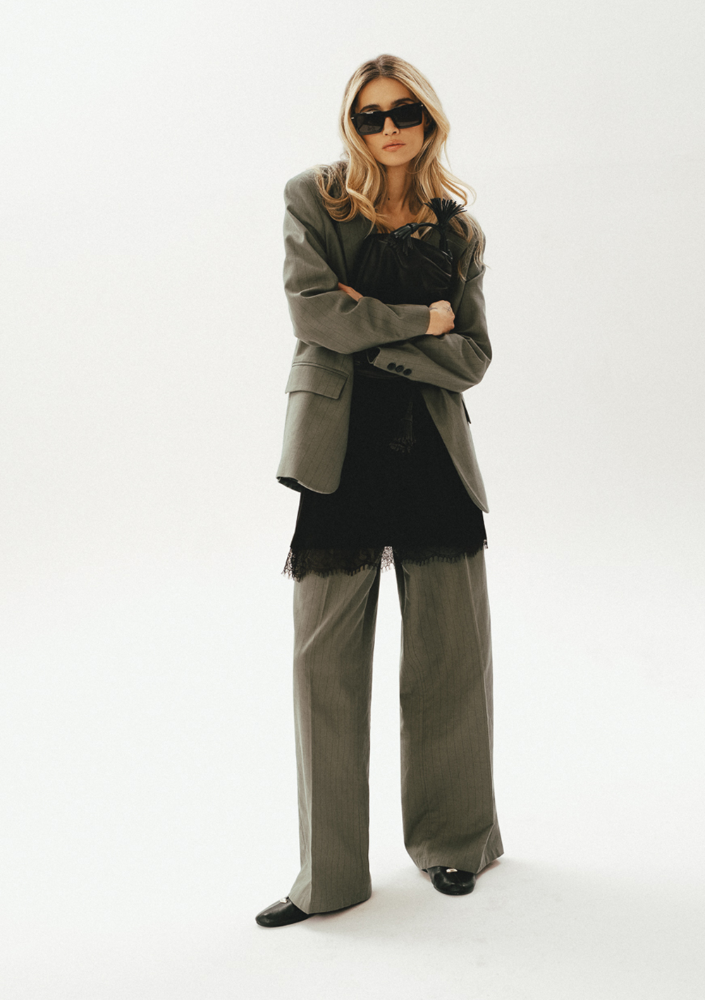 czarna tunika damska, sukienka krótka, dzianinowa, lyocell, z koronka , polska marka, by the moon