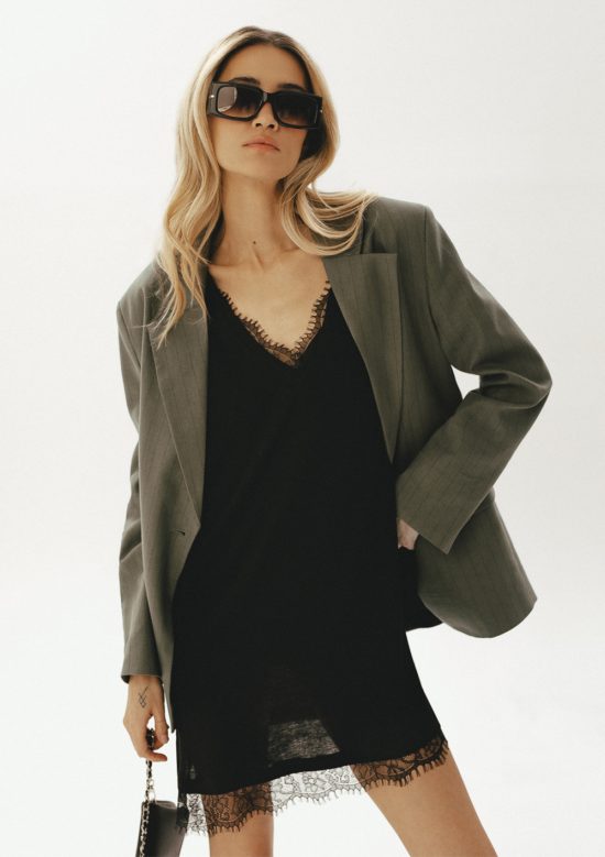 tunika czarna, damska, krótka sukienka, lyocell, dzianinowa, z koronka , koronkowa, z dekoltem w serek, V