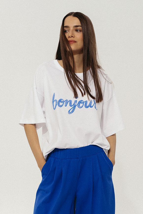 biały t-shirt oversize, luźny, z napisem bonjour, bawełniany, polska marka, by the moon