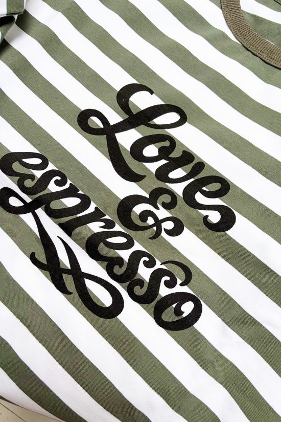 love and espresso t-shirt oversize, by the moon, w paski khaki