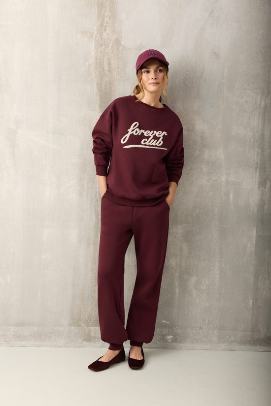 damska, bordowa, burgundowa , damska bluza z haftem chenille Forever club, bawełniana, polska marka, spodnie dresowe bordowe